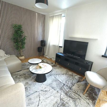 רובניימי Cosy,Stylish & Big Apartment In The Heart Of City מראה חיצוני תמונה