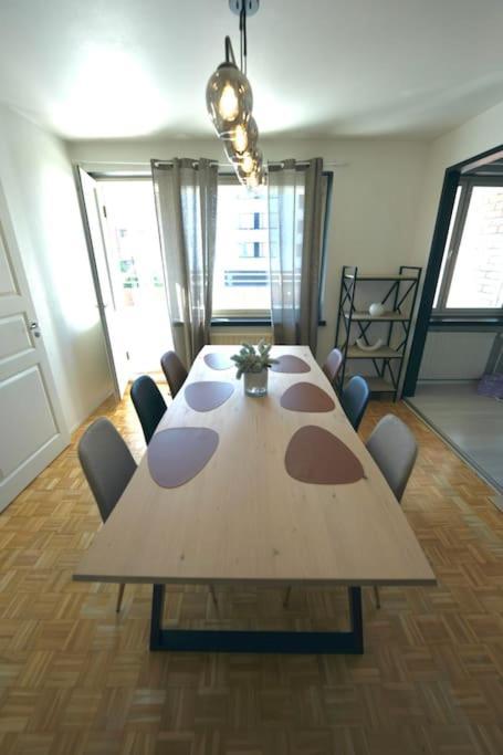 רובניימי Cosy,Stylish & Big Apartment In The Heart Of City מראה חיצוני תמונה