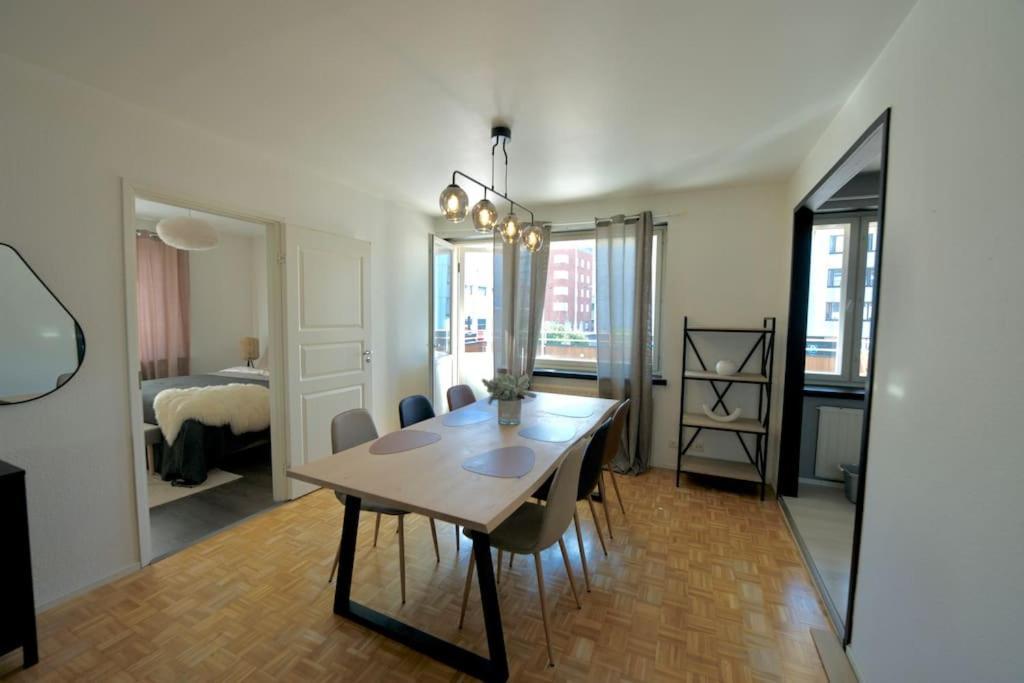 רובניימי Cosy,Stylish & Big Apartment In The Heart Of City מראה חיצוני תמונה