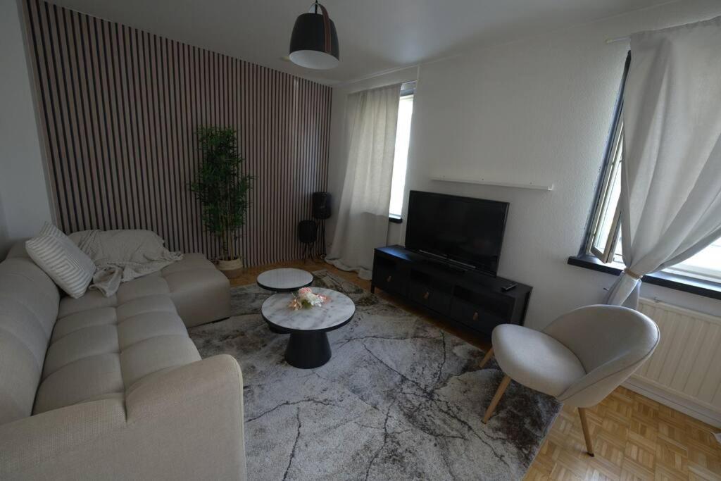 רובניימי Cosy,Stylish & Big Apartment In The Heart Of City מראה חיצוני תמונה