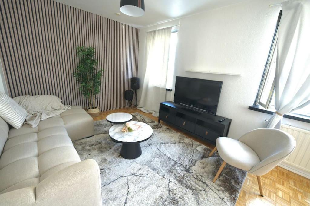 רובניימי Cosy,Stylish & Big Apartment In The Heart Of City מראה חיצוני תמונה